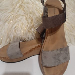 Size 9 pierre dumas sandals